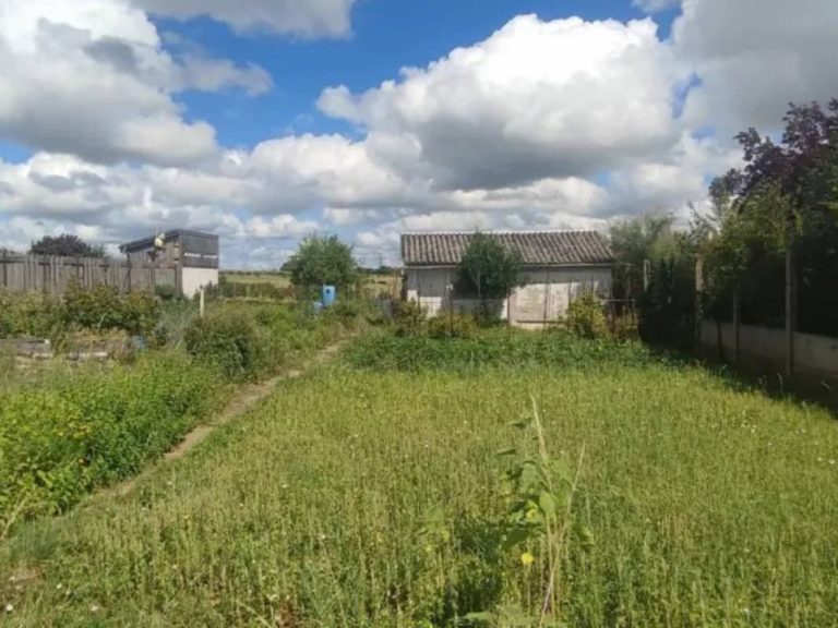 Terrain de 884 m² à Solesmes